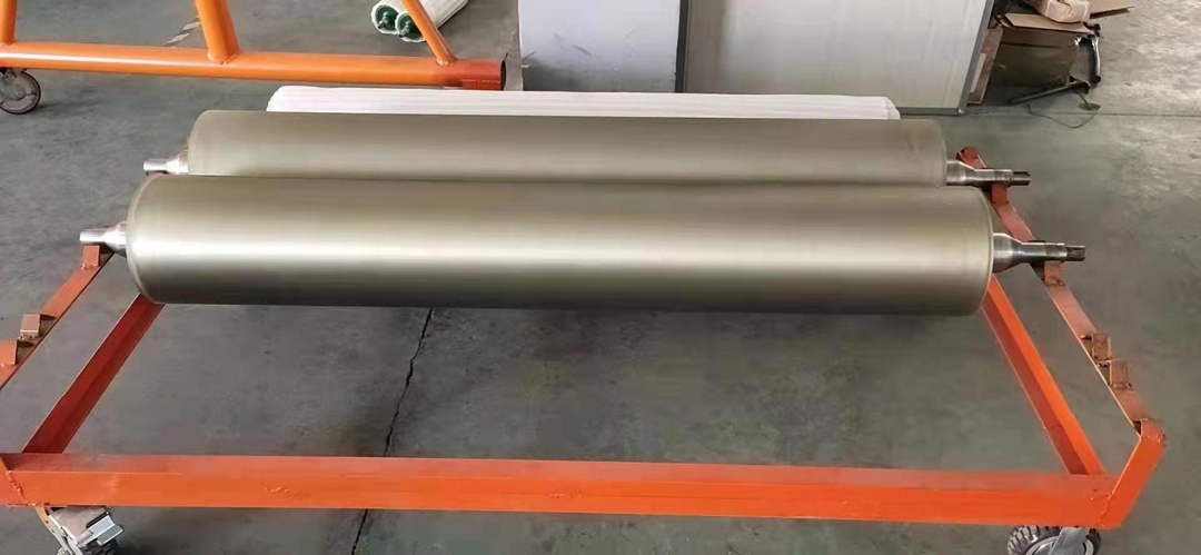 等待車光打磨的膠輥 等待車光打磨的膠輥